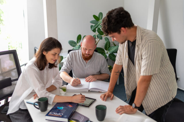 Mitarbeiter brainstormen